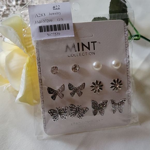 NEW SET OF 6 EARRINGS - Picture 8 of 8